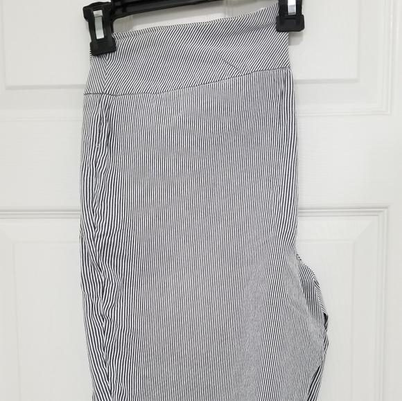 S.C. & Co Ladies Stripped Long Shorts Size 14 - Picture 1 of 7